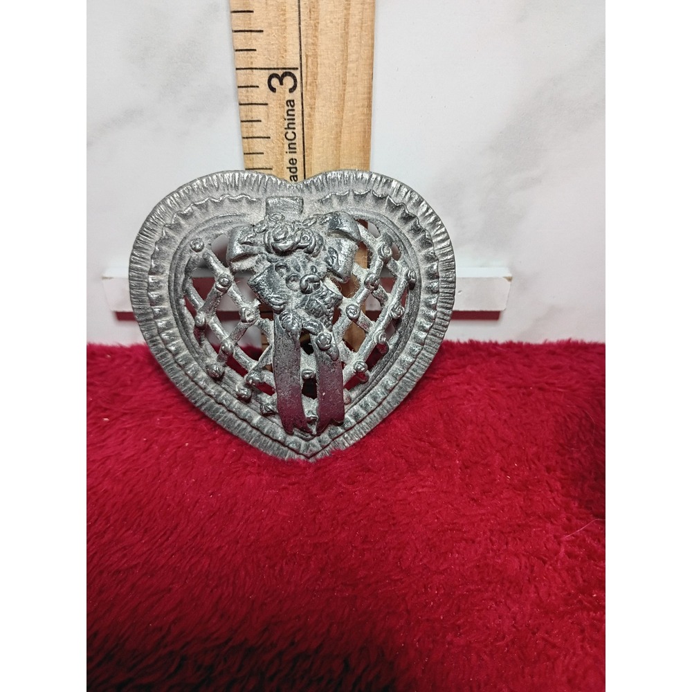 Vtg Metzke 1989 Pewter Heart Shaped Wall Plaque With Roses, Signed, Made in USA
